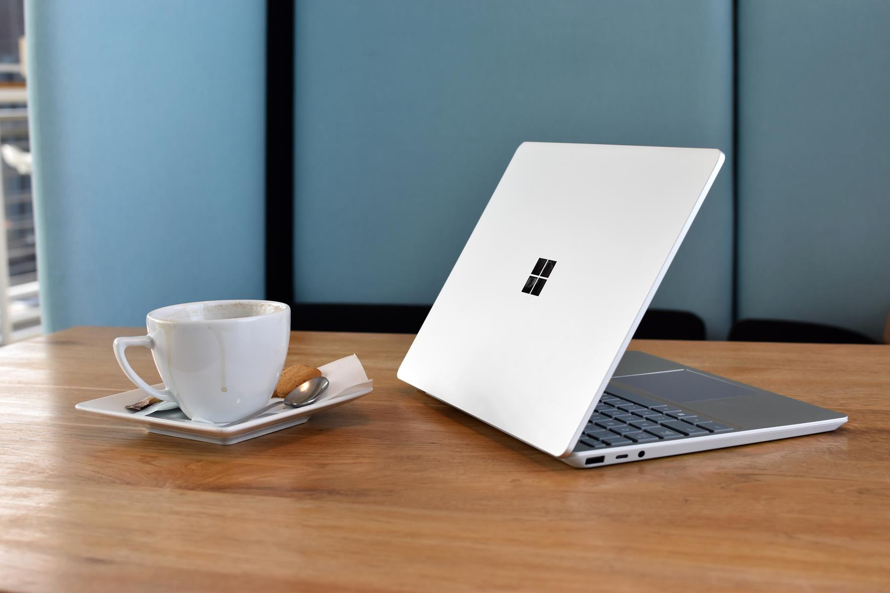 Microsoft Surface Laptop Go 2 i Surface 8 Pro / fot. OffTech
